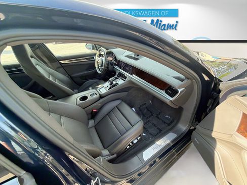 Used 2020 Porsche Panamera RWD image 31