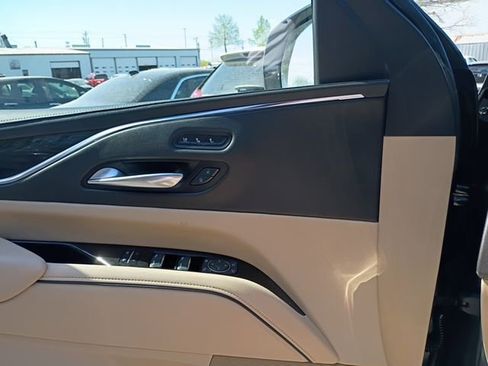 Used 2024 Cadillac Escalade Premium Luxury image 5