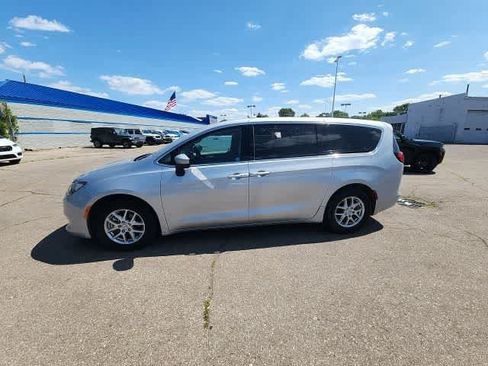 Certified 2023 Chrysler Voyager LX FWD image 22