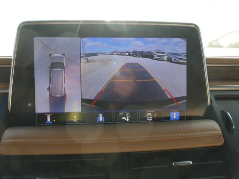 Used 2021 Chevrolet Suburban Premier image 24