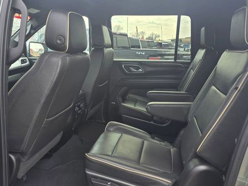 Used 2023 Chevrolet Suburban Premier RWD image 9