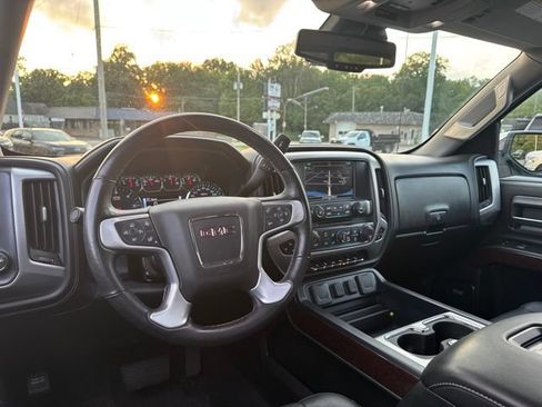 Used 2018 GMC Sierra 1500 SLT AWD/4WD image 9