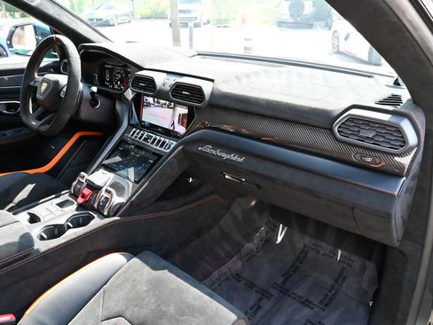 Used 2024 Lamborghini Urus Performante AWD/4WD image 55