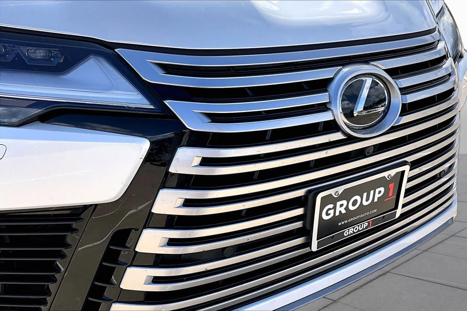 Used 2025 Lexus LX 600 4WD w/ Accessory Package (2T) image 30