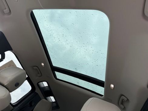 Used 2020 Land Rover Defender 110 First Edition image 33