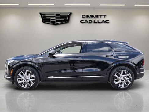 Certified 2025 Cadillac Optiq Luxury 2 w/ LPO, Floor Liner Package AWD/4WD image 8