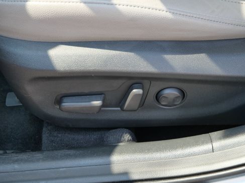 Used 2017 Hyundai Elantra Limited FWD image 19