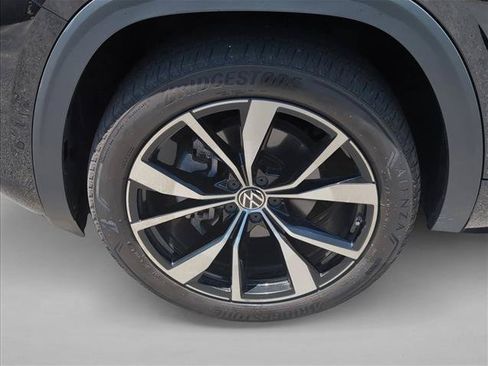 Used 2024 Volkswagen Atlas Cross Sport SEL Premium R-Line AWD/4WD image 25