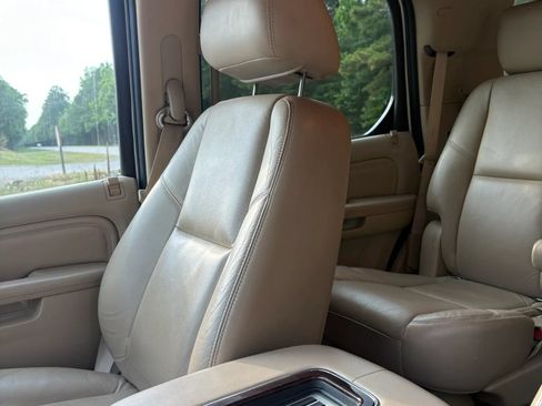 Used 2011 Cadillac Escalade Premium AWD/4WD image 13