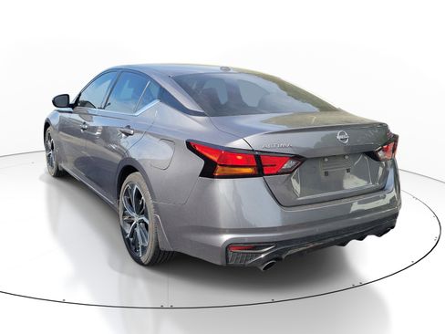 Used 2024 Nissan Altima 2.5 SR w/ SR Premium Package image 4