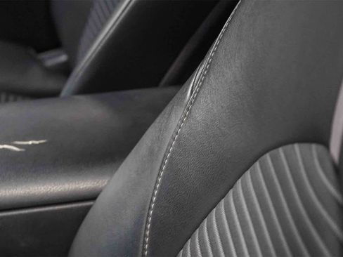 Used 2018 Toyota Camry SE image 19