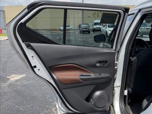 Used 2020 Nissan Kicks SR image 17