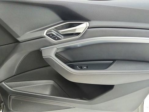 Used 2024 Audi Q8 e-tron Premium image 23