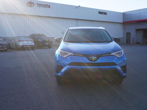 Used 2018 Toyota RAV4 LE image 2