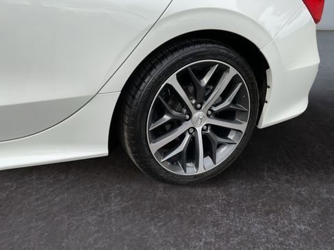 Used 2024 Honda Civic Touring image 9