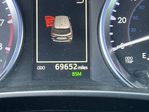 Certified 2018 Toyota Highlander XLE w/ Carpet Mat Package (TMS) image 26