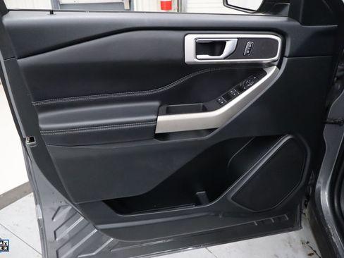 Used 2021 Ford Explorer XLT image 14