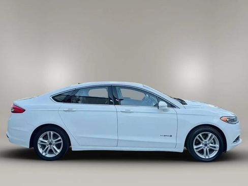Used 2020 Ford Fusion SE FWD image 5