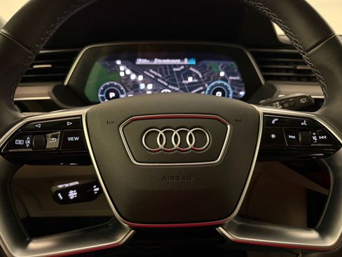 Used 2023 Audi e-tron Premium Plus w/ Premium Plus Package AWD/4WD image 11