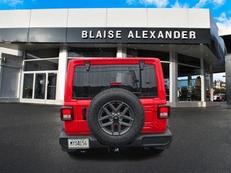 Used 2025 Jeep Wrangler Unlimited Sport AWD/4WD video 4
