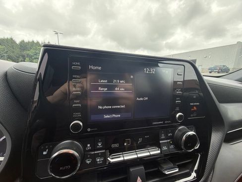 Used 2022 Toyota Highlander XSE AWD/4WD image 23
