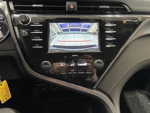 Used 2020 Toyota Camry SE image 11