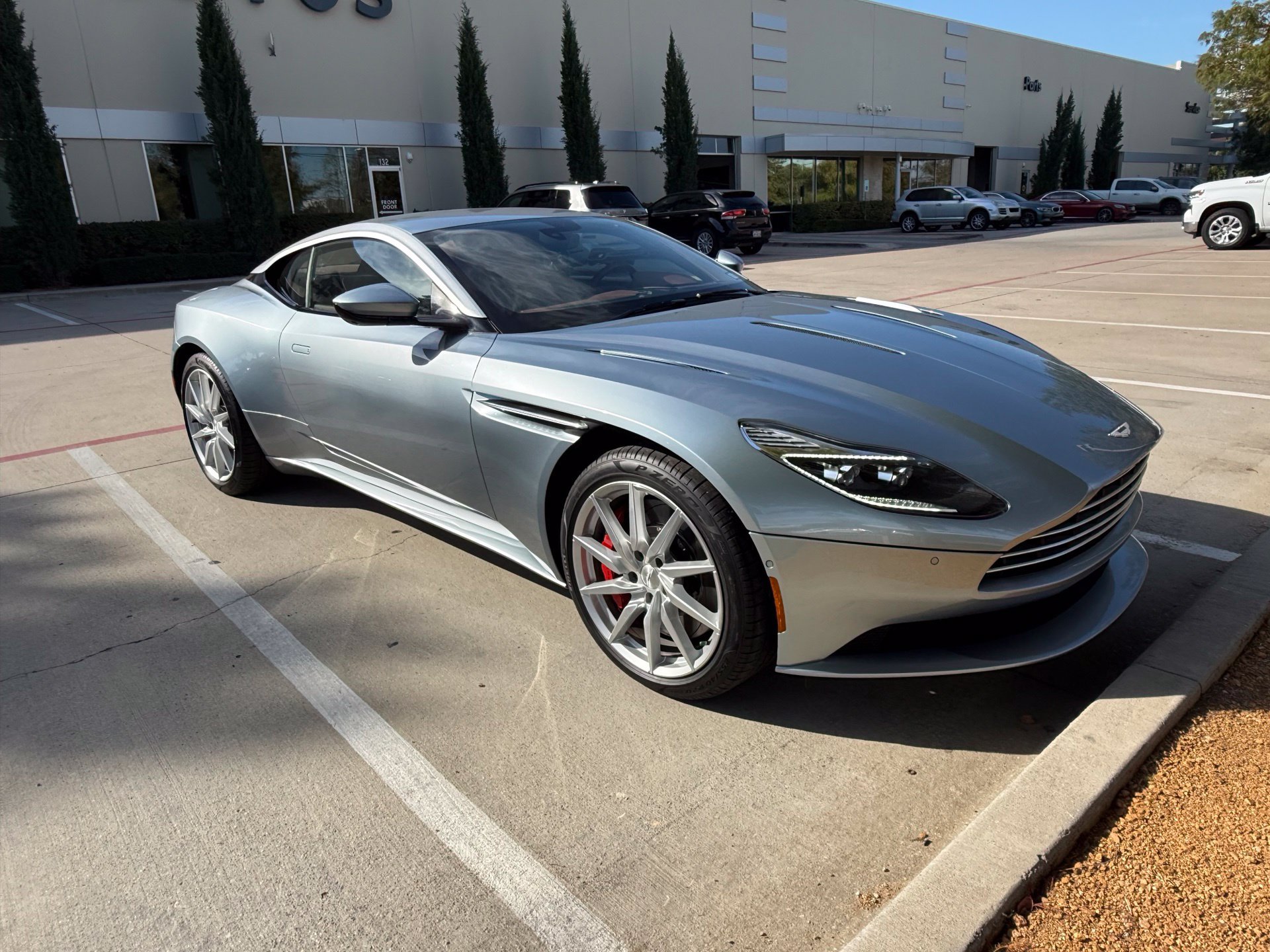 Used 2018 Aston Martin DB11 V12 RWD image 2
