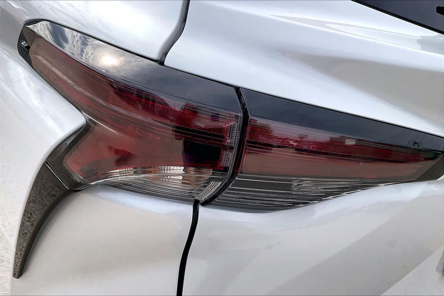 Used 2025 Toyota Sienna XLE FWD image 27