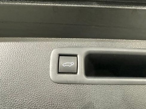 Used 2022 Toyota Highlander XLE AWD/4WD image 14