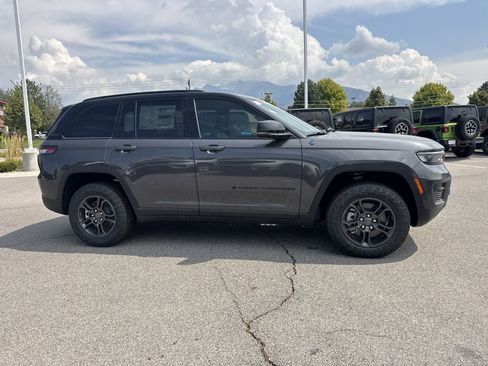 New 2025 Jeep Grand Cherokee Trailhawk w/ Luxury Tech Group III image 9