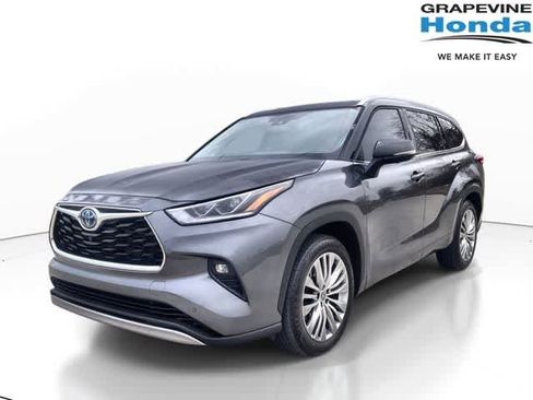 Used 2023 Toyota Highlander Platinum image 1