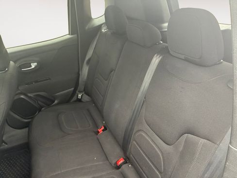 Used 2020 Jeep Renegade Latitude w/ Cold Weather Group image 13