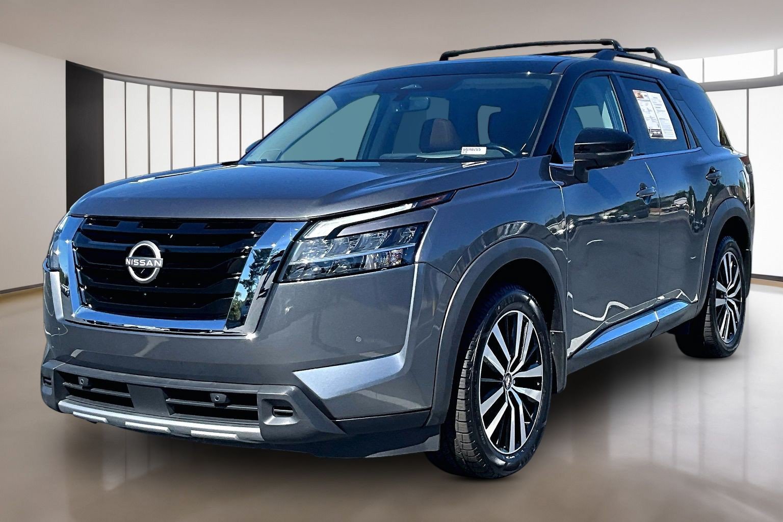 Used 2023 Nissan Pathfinder Platinum AWD/4WD image 3