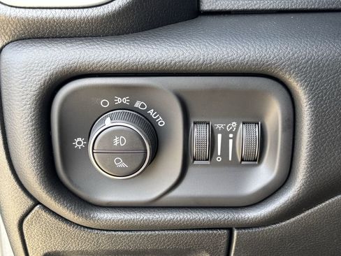 New 2026 RAM 1500 4x4 Crew Cab image 23