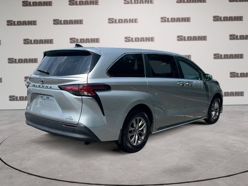 Used 2021 Toyota Sienna LE FWD image 5