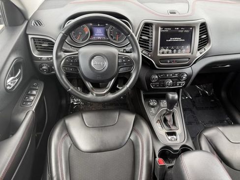 Used 2019 Jeep Cherokee Trailhawk w/ Cold Weather Group AWD/4WD image 17