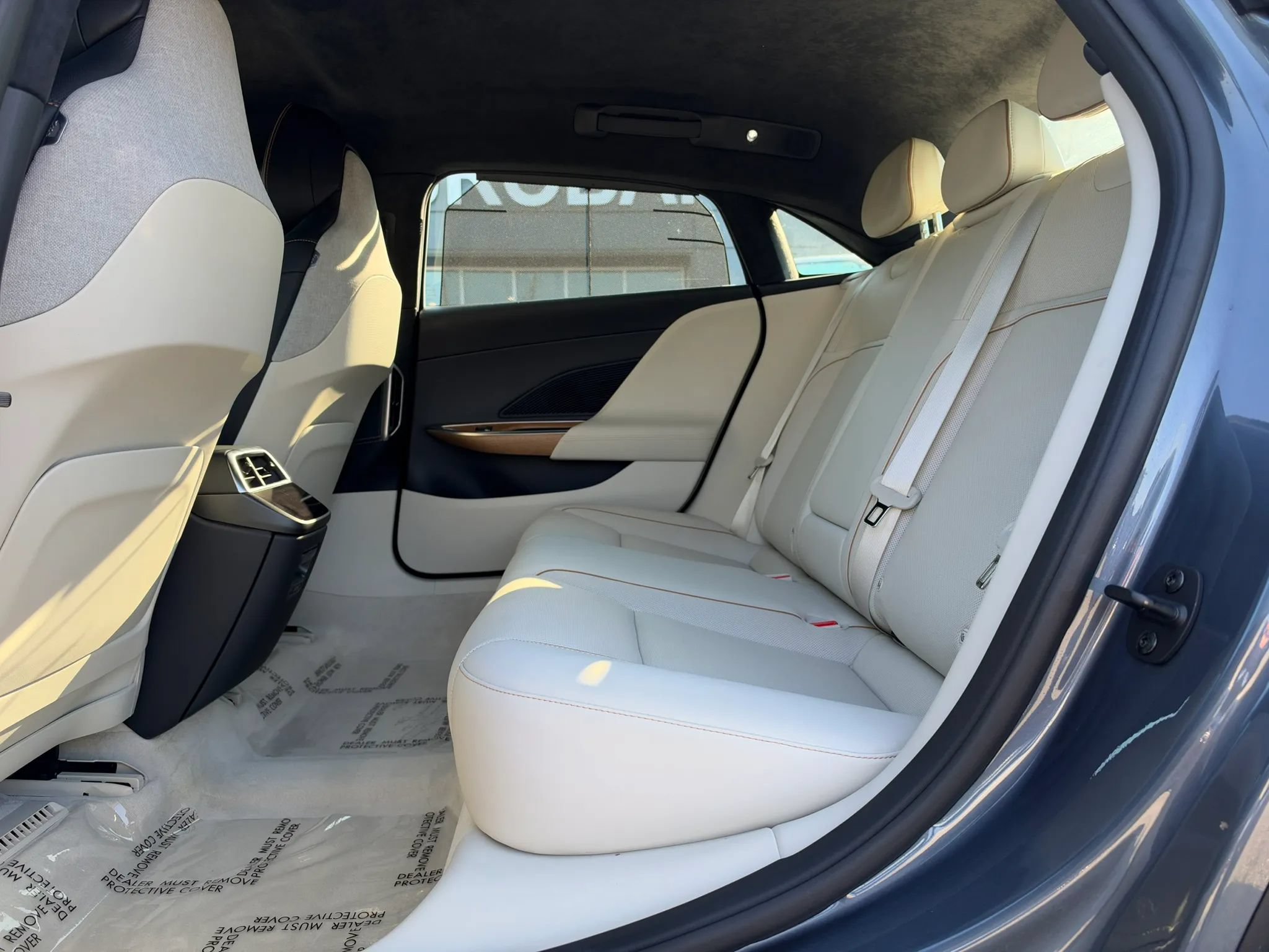 Used 2025 Lucid Air Pure RWD image 10