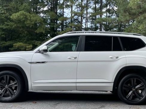 Used 2022 Volkswagen Atlas SEL R-Line image 4