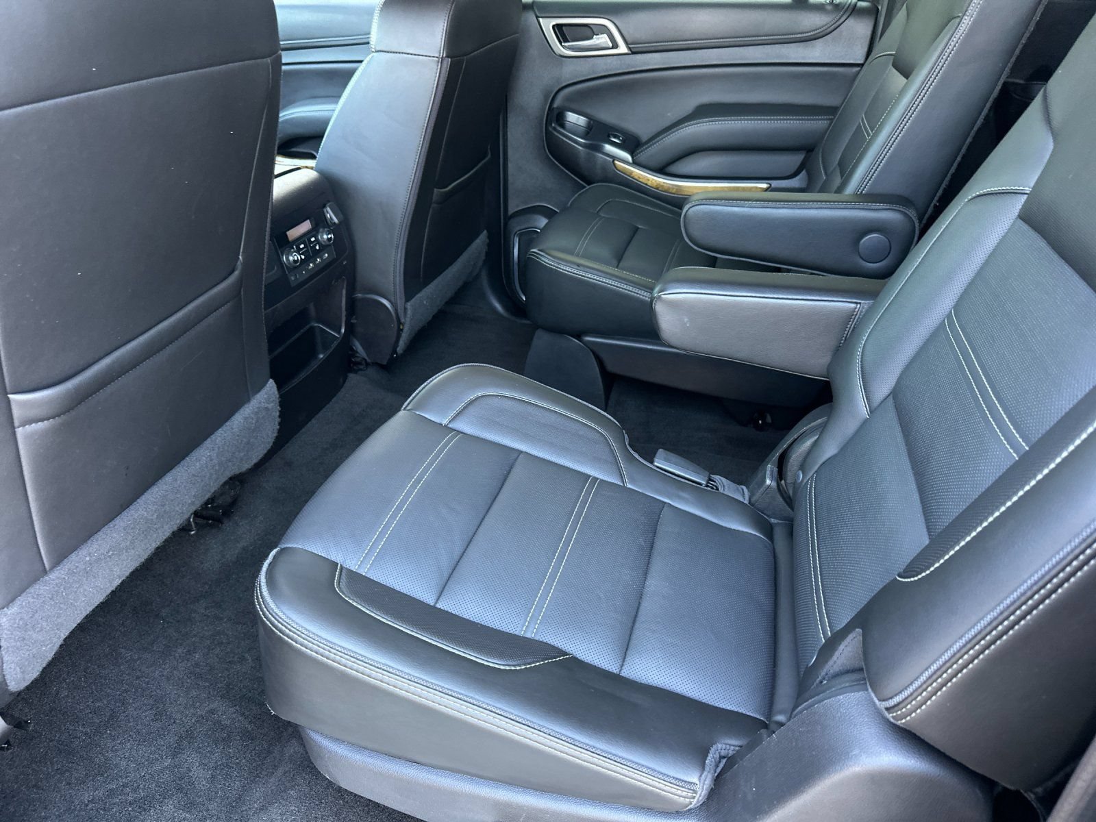Used 2017 GMC Yukon XL Denali w/ Open Road Package AWD/4WD image 11