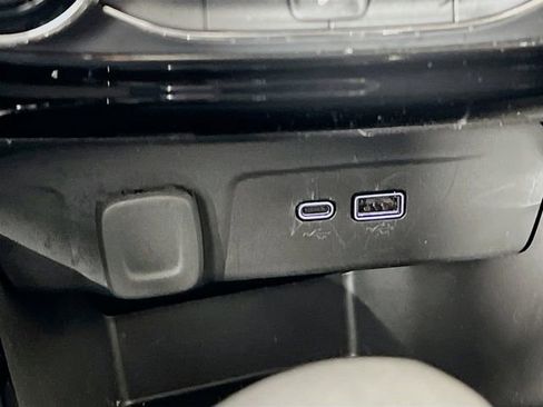 Used 2025 Chevrolet Trax LT image 19