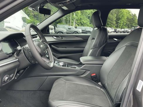 New 2025 Jeep Grand Cherokee Altitude image 25