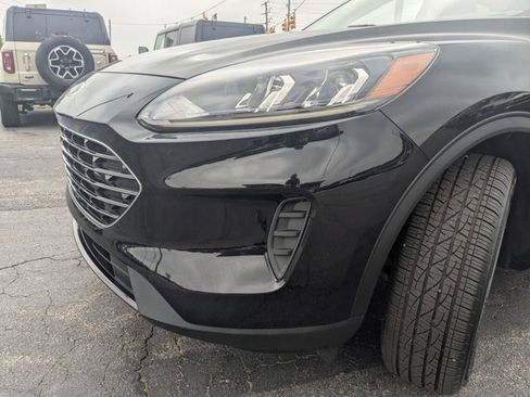 Certified 2022 Ford Escape SE w/ SE Sport Appearance Package AWD/4WD image 5