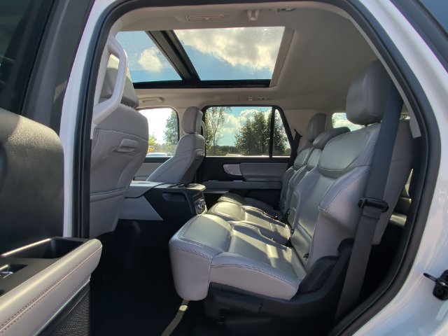 Used 2025 Ford Expedition Active AWD/4WD image 27