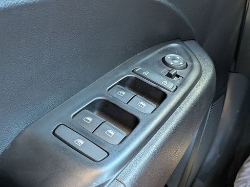 Used 2023 Hyundai Venue SEL FWD image 22