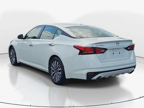 Used 2025 Nissan Altima 2.5 SV w/ SV Premium Package FWD image 8