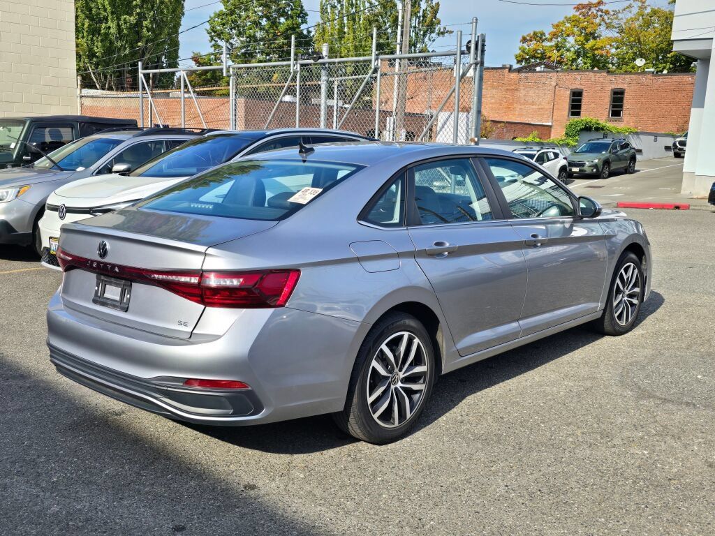 Used 2025 Volkswagen Jetta SE FWD image 7