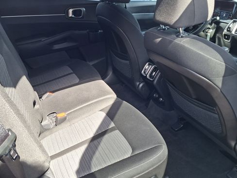Used 2023 Kia Sorento LX FWD image 23