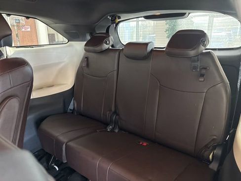Used 2021 Toyota Sienna Platinum image 20