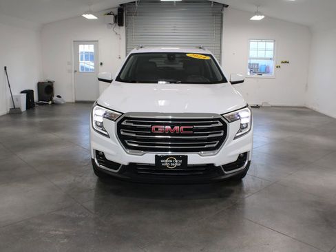 Used 2024 GMC Terrain SLT image 21