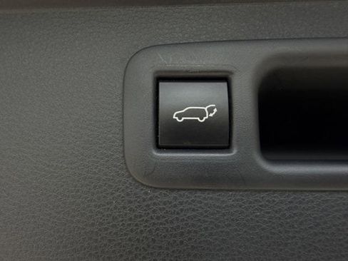 Used 2023 Toyota Highlander XSE image 33